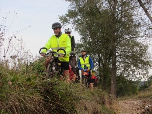Schmaler Radfahrstreifen