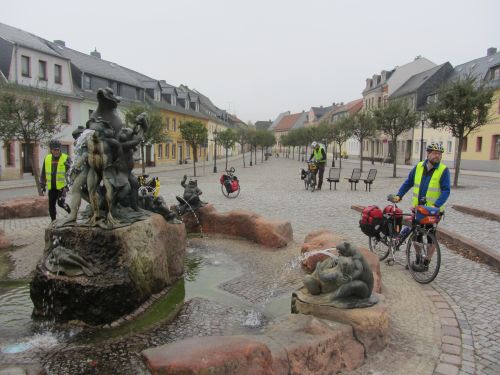 Marktplatz und Froschbrunnen