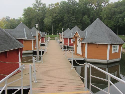 schwimmende Holzhäuser